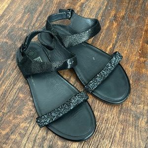 Women’s FitFlop Black Sparkle Sandals Sz 9